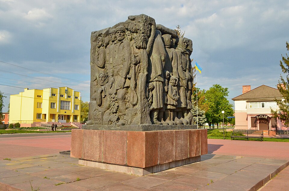 Памʼятник жертвам Корюківської трагедії