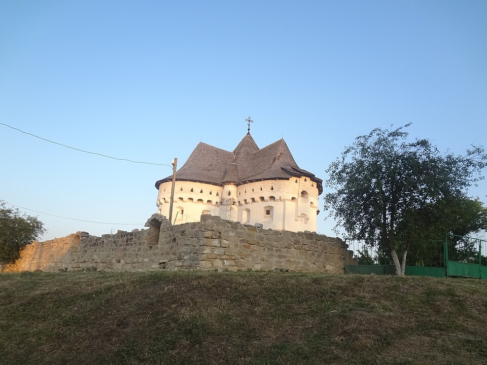 Покровська церква-фортеця, Сутківці